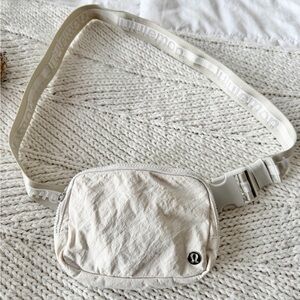 LIKE NEW Lululemon Everywhere Belt Bag 1L one size in color white opal